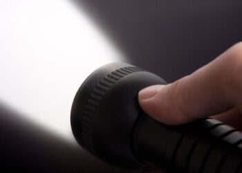 FONTE DI LUCE: LA TORCIA DINAMO