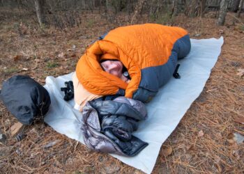 Sacchi a pelo o materassini isolanti