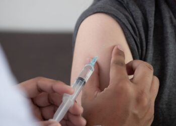 Come creare una comunità – SCENARIO C: Popolazione divisa tra chi ha il siero e chi no