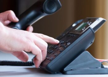 Rimanere Connessi: Comunicazioni e Informazione in Tempi di Guerra